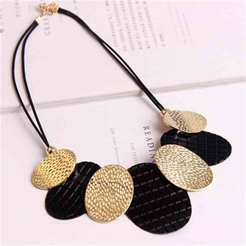 Winter Necklace Women's Accessories Clothing Exaggerated Design Temperament Sweater Chain Autumn and Short Style Simple Atmosphere