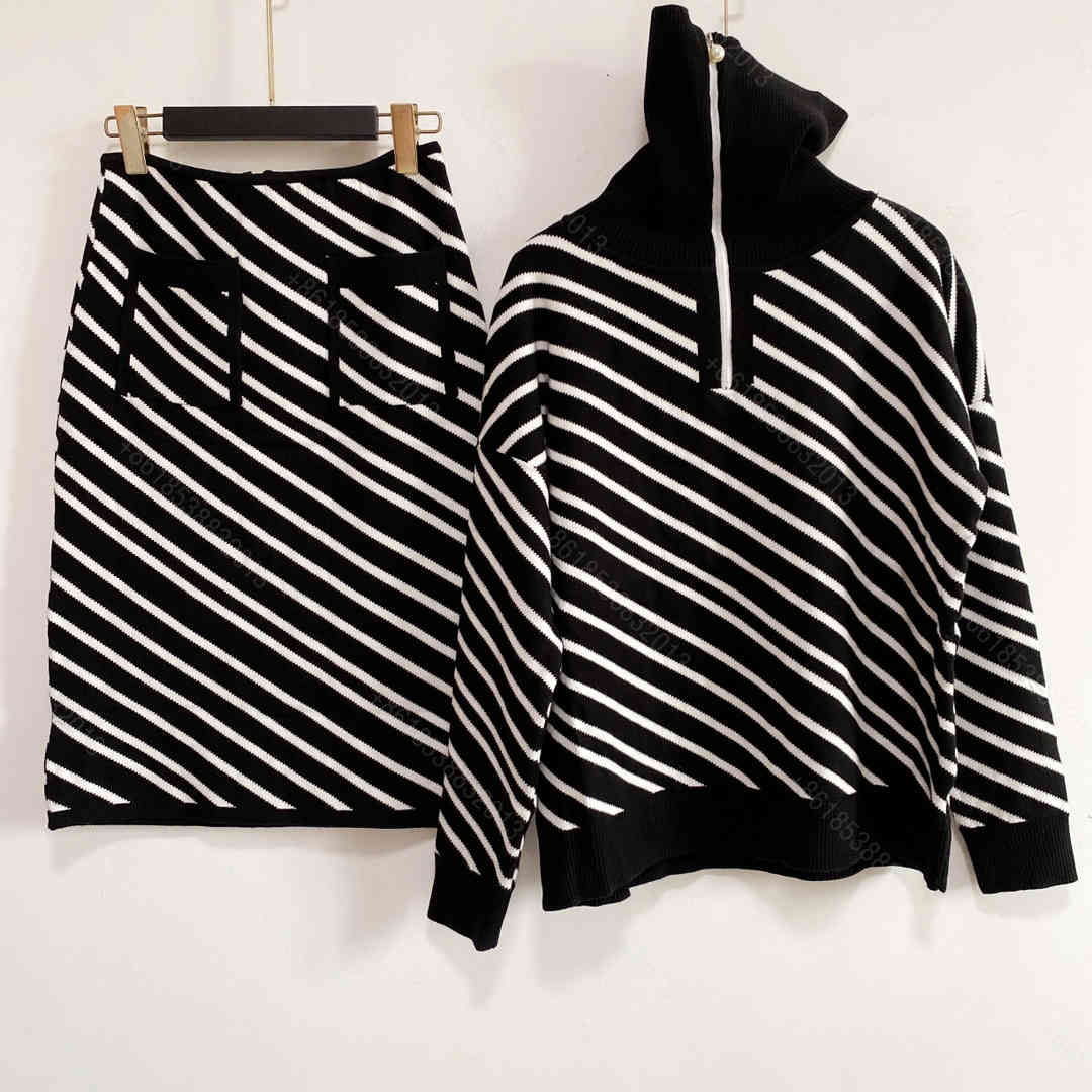 21ss designer wome hoodie dress two piece suit fashion striped hoodie sweater sexy skirt slim logo badge brand girl sports suit factory wholesale, Gray
21ss designer wome hoodie dress two piece suit fashion striped hoodie sweater sexy skirt slim logo badge brand girl sports suit factory wholesale, Gray