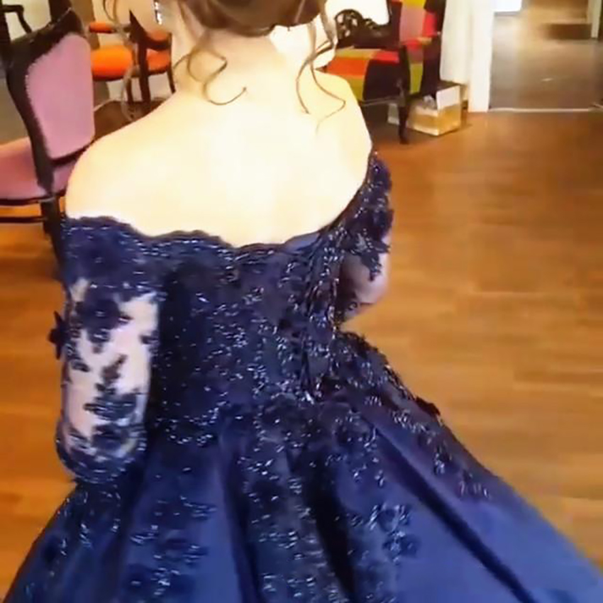 2021 Navy Blue Lace Appliques Long Sleeves Prom Dress Ball Gowns Off Shoulder Crystals Evening Dress Party Dress Formal Gowns