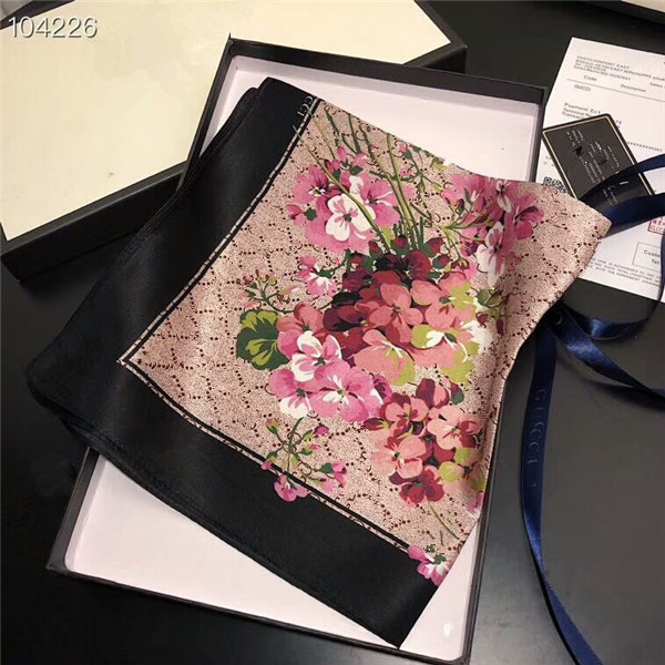 2021 Silky comfortable beautiful and elegant women spring and summer silk scarves 50*50cm letter square scarf without box
2021 Silky comfortable beautiful and elegant women spring and summer silk scarves 50*50cm letter square scarf without box