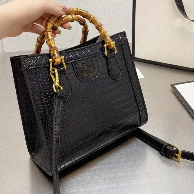 19color bamboo Diana Hadbags Women Shoulder Bags Newest Fashion Designer Crossbody Totes Classic Letter with High Quality double g jumbo guccie
19color bamboo Diana Hadbags Women Shoulder Bags Newest Fashion Designer Crossbody Totes Classic Letter with High Quality double g jumbo guccie