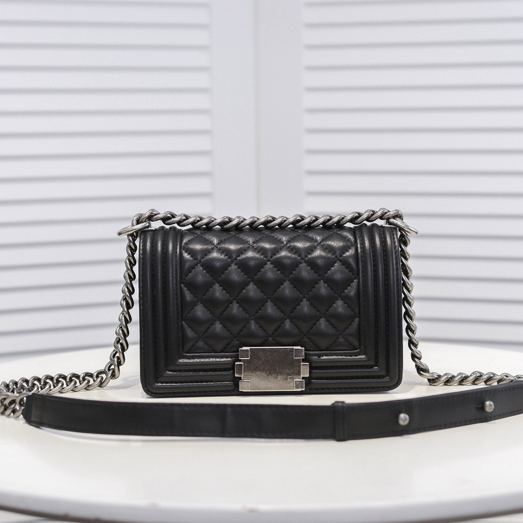 Chanel Fashion Shoulder Cross Luxury Designer Oblique Women Body Bags Embroidery Thread Diamond Lattice Plain Vintage Genuine Leather Handbags 2021, Box
Chanel Fashion Shoulder Cross Luxury Designer Oblique Women Body Bags Embroidery Thread Diamond Lattice Plain Vintage Genuine Leather Handbags 2021, Box