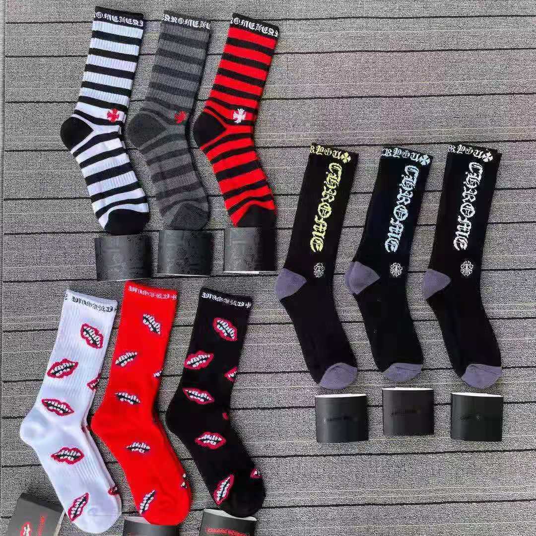 Cro love hearts striped red lip graffiti towel bottom men's and women's fashion socks QIDU
Cro love hearts striped red lip graffiti towel bottom men's and women's fashion socks QIDU