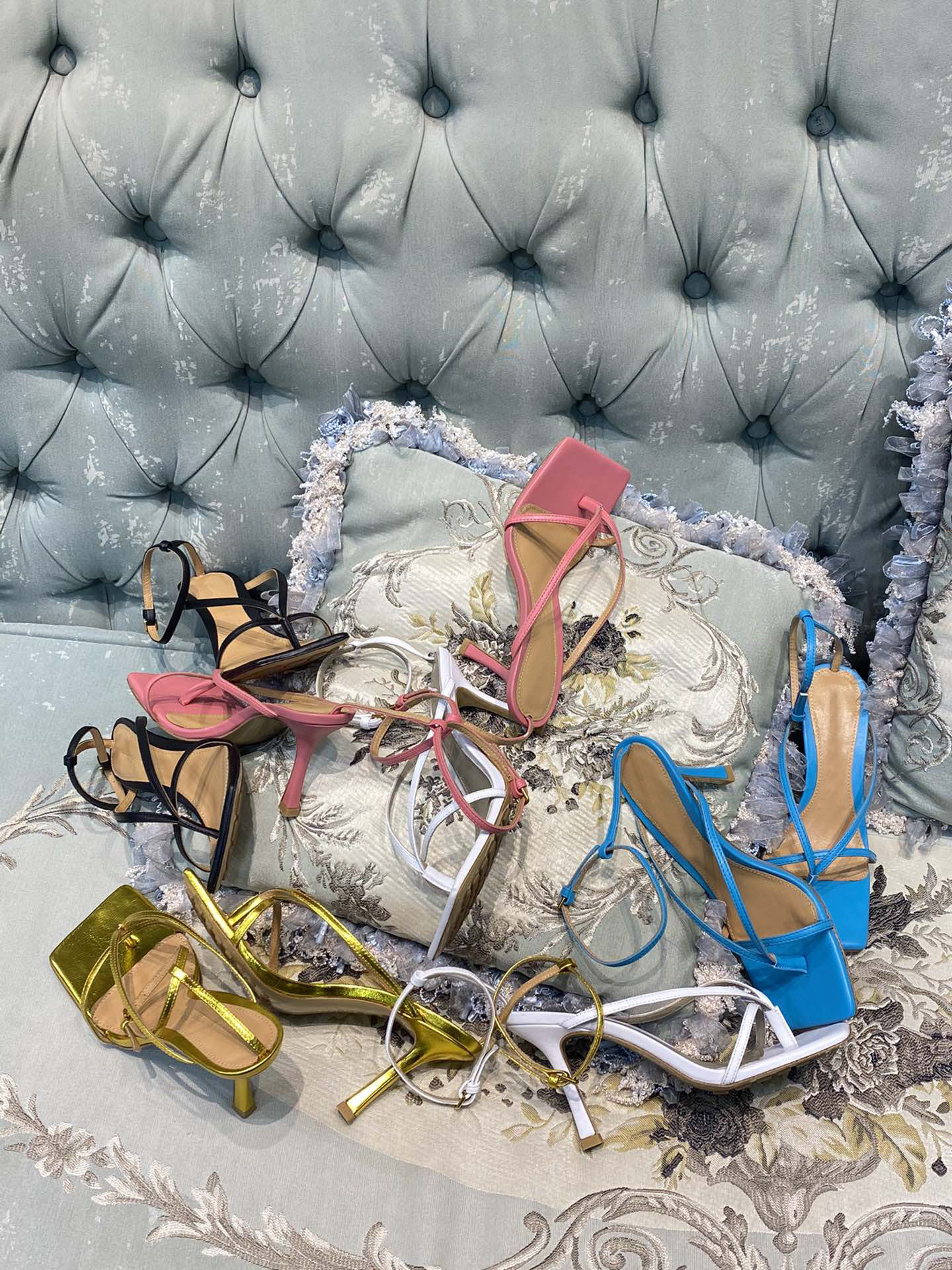 2021 Designer women STRETCH Sandals leather High heels summer ladies fashion flat Woven slipper woman shoes with box size 35-40, Color 5
2021 Designer women STRETCH Sandals leather High heels summer ladies fashion flat Woven slipper woman shoes with box size 35-40, Color 5