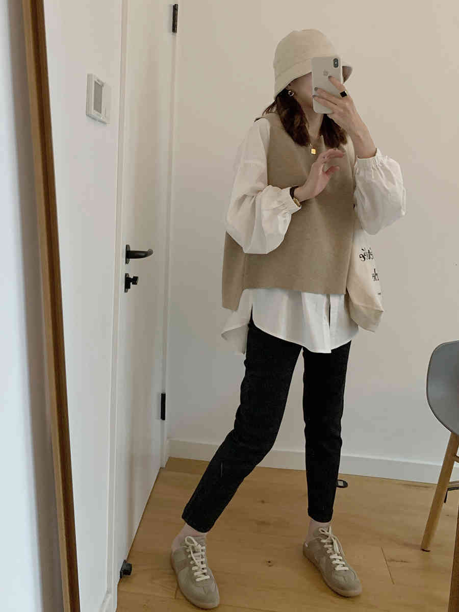 Women's Sweaters Loose lazy crochet cashmere wool women's waistcoat around the sleeveless neck soft solid sweater warmer product 0NGH, 1# shoe box
Women's Sweaters Loose lazy crochet cashmere wool women's waistcoat around the sleeveless neck soft solid sweater warmer product 0NGH, 1# shoe box