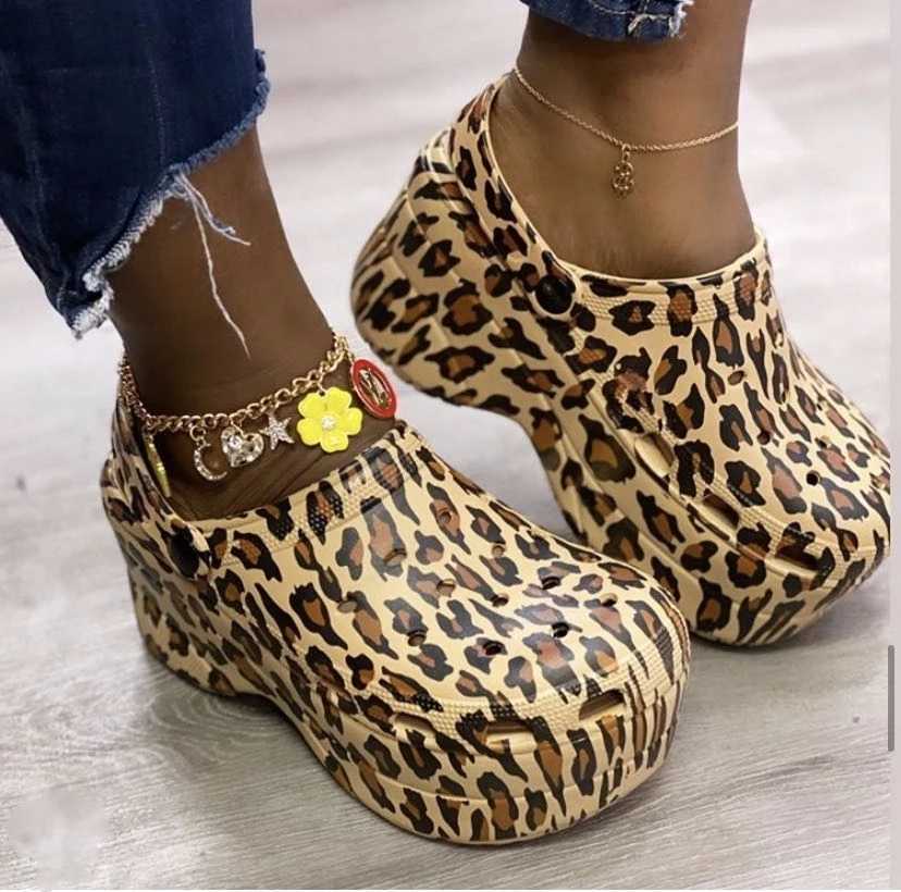 INS Hot Popular Serpentine Small Hole Women Sandals Cute Slippers Platform Thick Bottom Back Strap Summer Ladies Casual Shoes Y0721