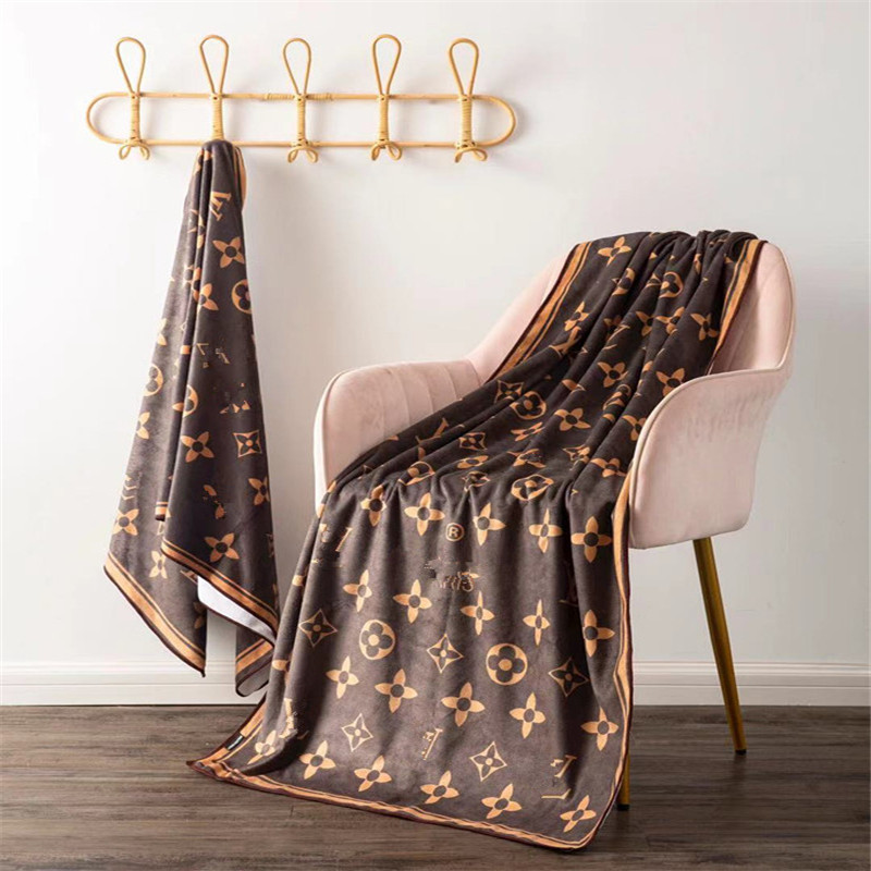 2021 Luxuriy bath towel square unisex absorbs water high quality Face beach towels set
2021 Luxuriy bath towel square unisex absorbs water high quality Face beach towels set