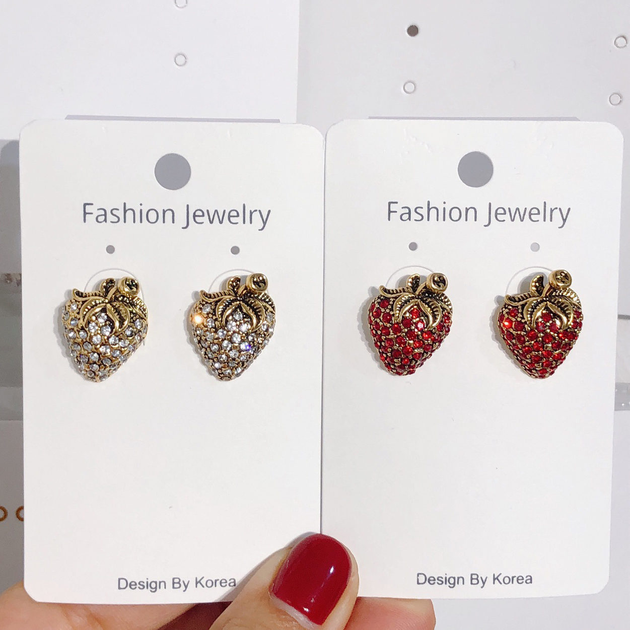 2color 18K Gold Plated Designer Letters Strawberry Stud Dangle Earrings Copper Metal Geometry Women Diamond Rhinestone Wedding Party Gifts J, Silver
2color 18K Gold Plated Designer Letters Strawberry Stud Dangle Earrings Copper Metal Geometry Women Diamond Rhinestone Wedding Party Gifts J, Silver
