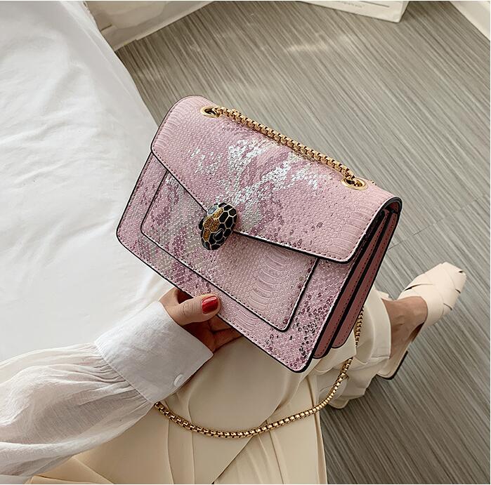 Factory wholesale women handbag retro leather chain bag street trend contrast color Alligator handbags personalized matching leathers messenger bags
Factory wholesale women handbag retro leather chain bag street trend contrast color Alligator handbags personalized matching leathers messenger bags