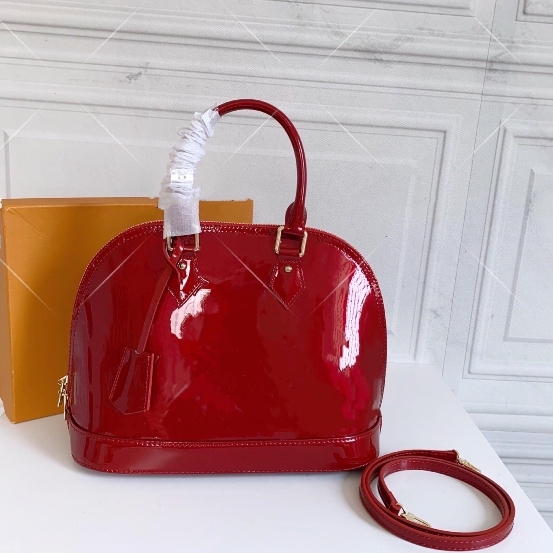 Top Quality Classic Design Avant-garde Modern Tote Bag Miroir Shell Bags Enamelled Lettering Printed Handbag Ladylike Leather Shoulder Package, Black
Top Quality Classic Design Avant-garde Modern Tote Bag Miroir Shell Bags Enamelled Lettering Printed Handbag Ladylike Leather Shoulder Package, Black