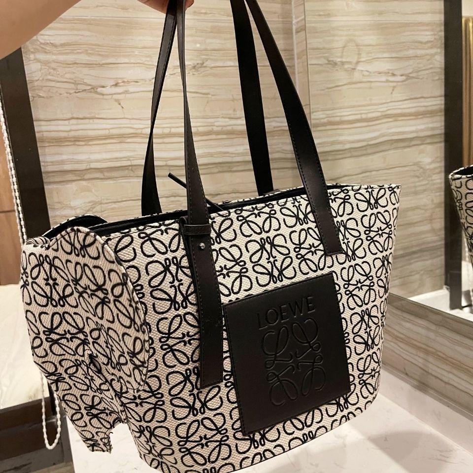 Handbags Luxurys Designer Loew Elephant Shopping Bag Strongly Recommends Small and High-grade zz 
Handbags Luxurys Designer Loew Elephant Shopping Bag Strongly Recommends Small and High-grade zz