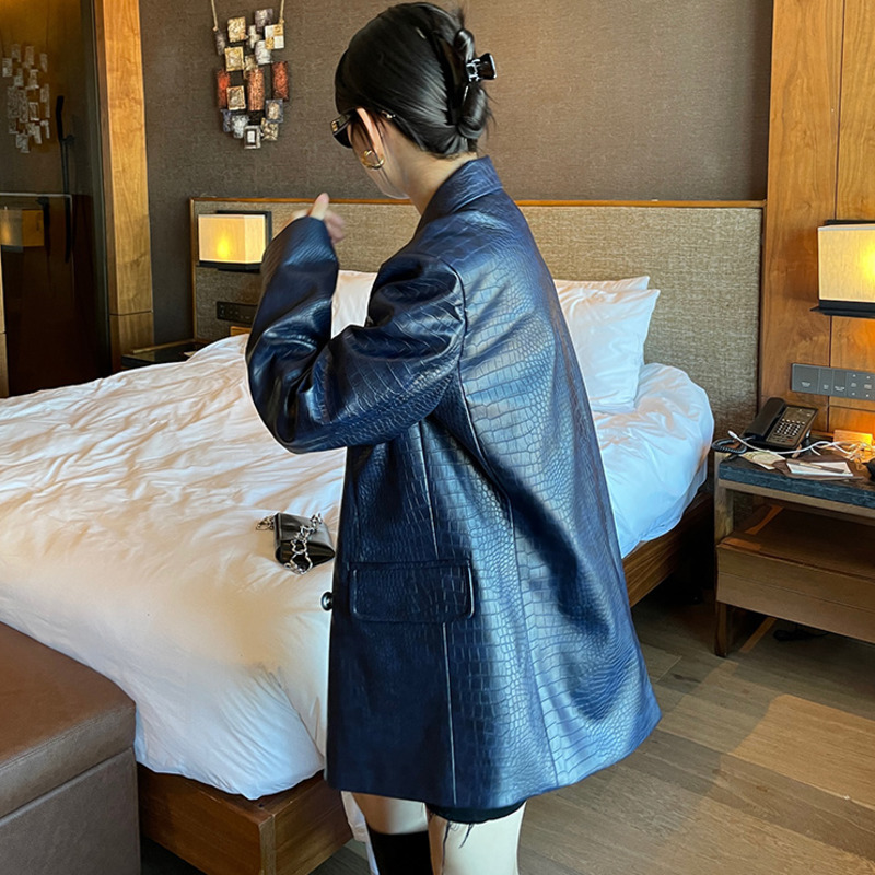 [EWQ]Spring New Loose Wide Shoulder Handsome Blue Crocodile Pattern PU Leather Small Leather Jacket Retro Casual Women 16F0954 210423