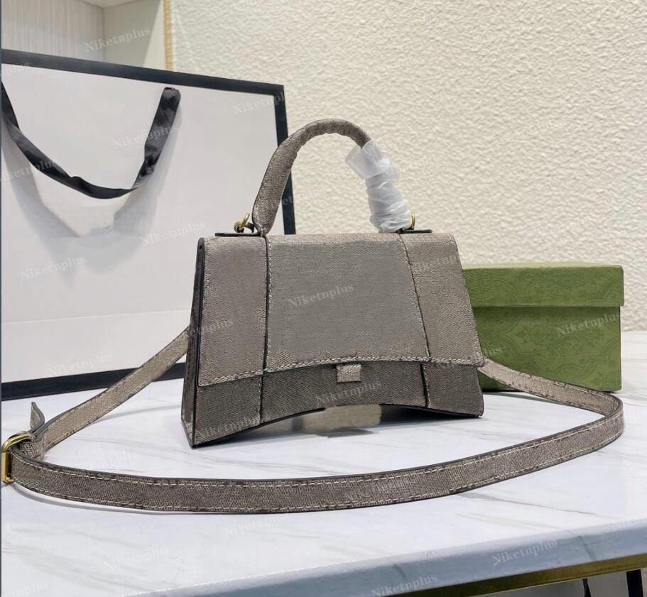 2022 The Hacker Project Small Hourglass Bag Beige/Ebony Canvas Luxurys Designer Handbag Mini Tote Crossbody Purses Designers Bags
2022 The Hacker Project Small Hourglass Bag Beige/Ebony Canvas Luxurys Designer Handbag Mini Tote Crossbody Purses Designers Bags