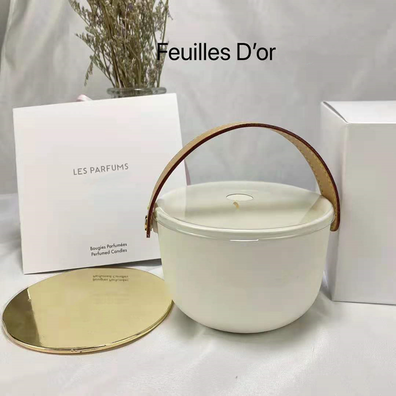Aromatherapy Perfume Candle fragrance smell 220g Solid Dehors II Neige Feuilles d'Or lle Blanche L'Air du Jardin with sealed gift box
Aromatherapy Perfume Candle fragrance smell 220g Solid Dehors II Neige Feuilles d'Or lle Blanche L'Air du Jardin with sealed gift box