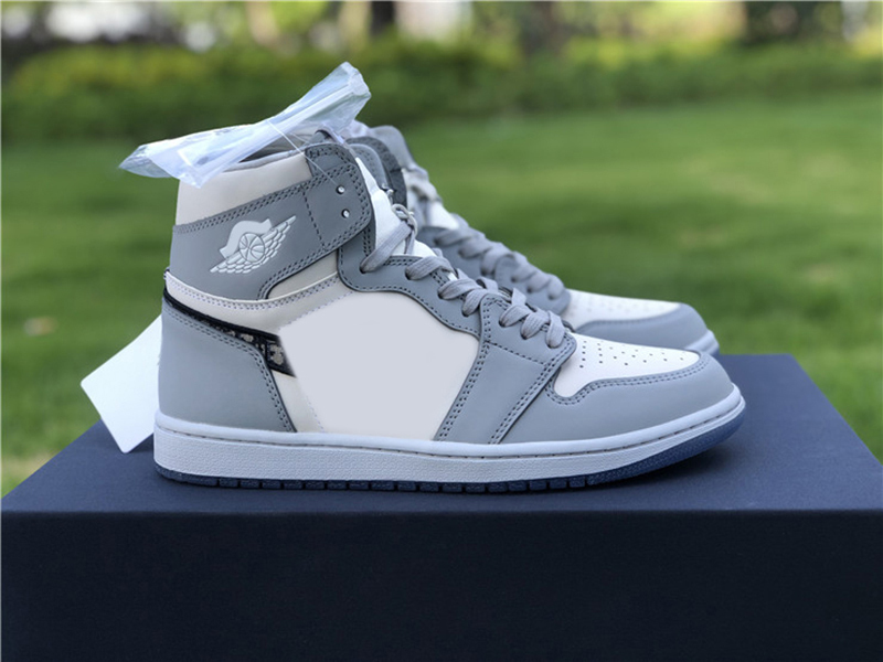 2021 Release X 1 High OG 1S Expensive Sneakers Mens Womens Basketball Shoes With Original Box C N8607-002 D US, Gold
2021 Release X 1 High OG 1S Expensive Sneakers Mens Womens Basketball Shoes With Original Box C N8607-002 D US, Gold