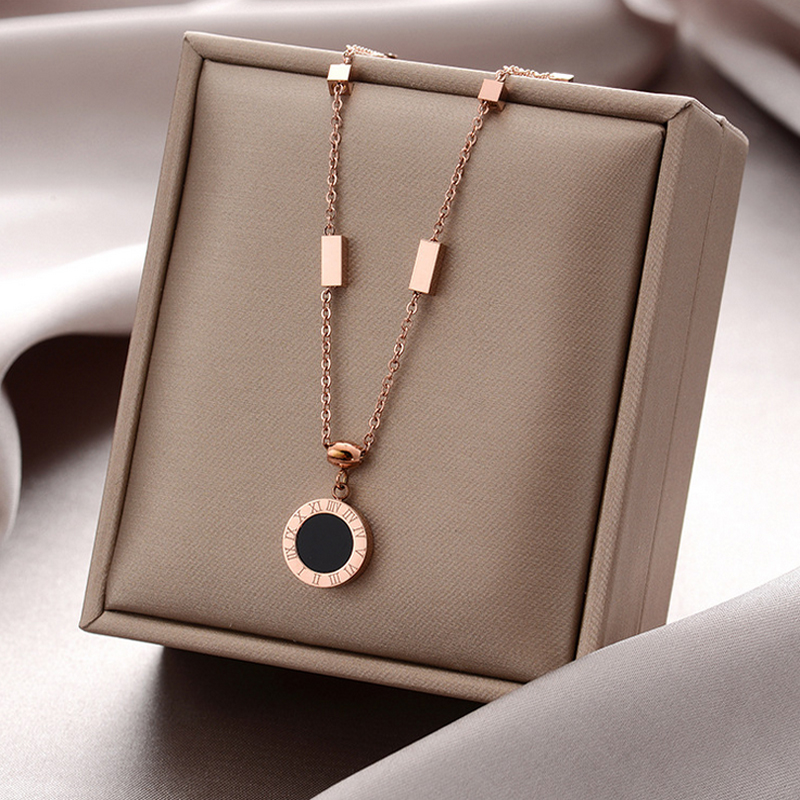 Fashion roman number for Woman titanium steel clover pendant Necklaces Jewelry Pendant Highly Quality 2 style
Fashion roman number for Woman titanium steel clover pendant Necklaces Jewelry Pendant Highly Quality 2 style