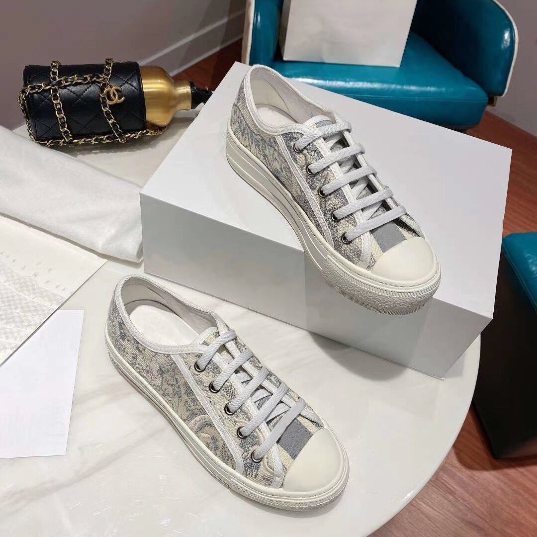 Spring and summer new women's casual shoes canvas flat shoes electric embroidery vamp versatile men's sandshoe Embroidery printing, Black
Spring and summer new women's casual shoes canvas flat shoes electric embroidery vamp versatile men's sandshoe Embroidery printing, Black