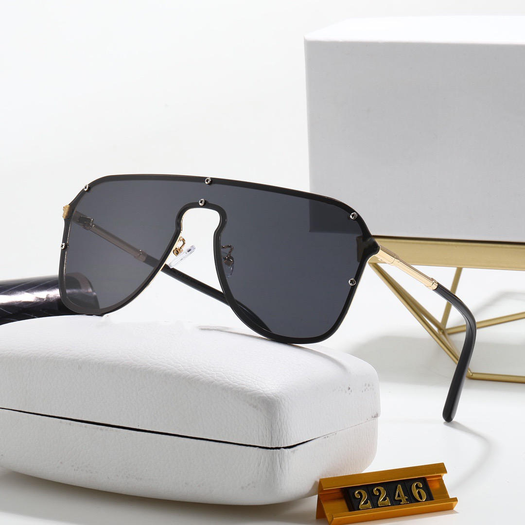Fashion trend full men's and women's Sunglasses retro driving UV400 luxury designer brand metal frame goggles
Fashion trend full men's and women's Sunglasses retro driving UV400 luxury designer brand metal frame goggles