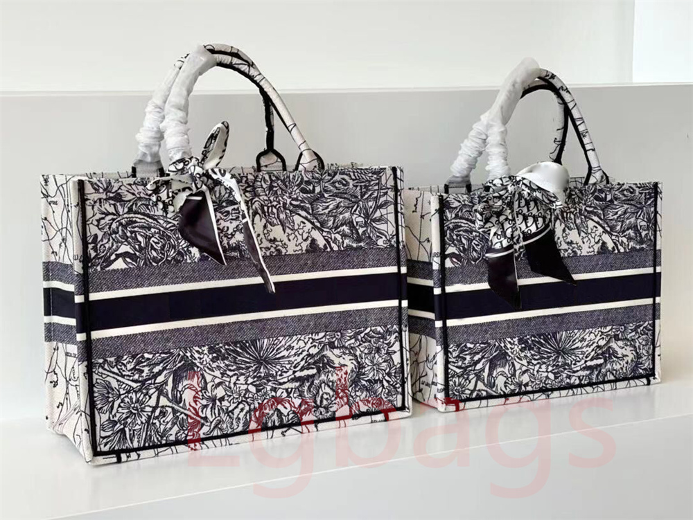 High Quality Classic Colorful Book Totes Bag Luxurys Designer Handbag Embroidered Handbags Large Capacity Travel Canvas Shopping Bags, Original box
High Quality Classic Colorful Book Totes Bag Luxurys Designer Handbag Embroidered Handbags Large Capacity Travel Canvas Shopping Bags, Original box