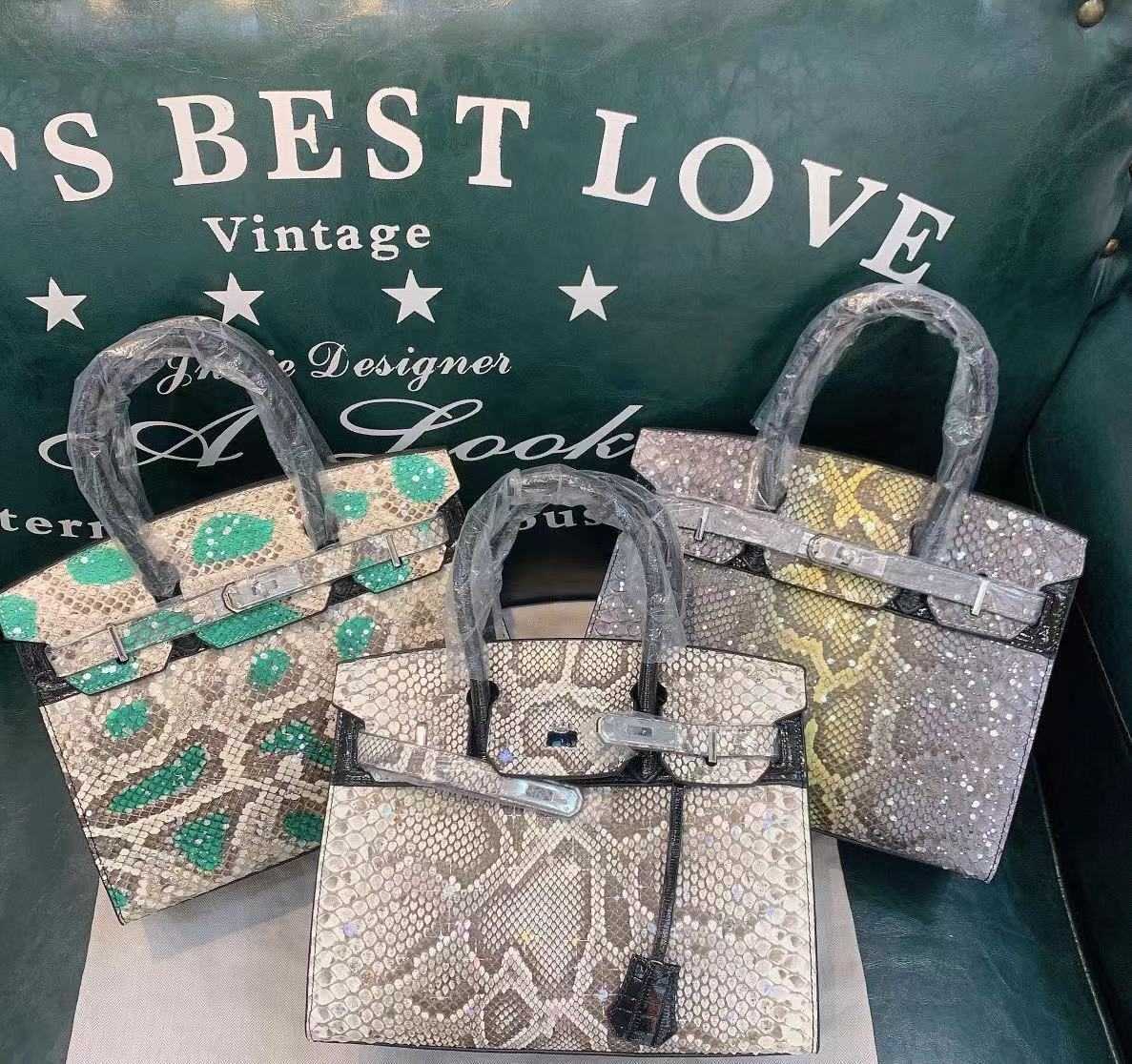 Bag women's new 2021 fashion Python leather high-grade atmospheric handbag, White green snake
Bag women's new 2021 fashion Python leather high-grade atmospheric handbag, White green snake