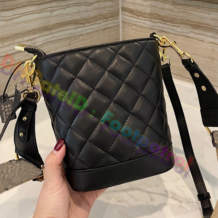 2021 women one Shoulder Bags Top quality Clutch purse Lady Totes Handbags Fashion Armpit Handbag Ladies luxurys Designers Underarm bag Mini
2021 women one Shoulder Bags Top quality Clutch purse Lady Totes Handbags Fashion Armpit Handbag Ladies luxurys Designers Underarm bag Mini