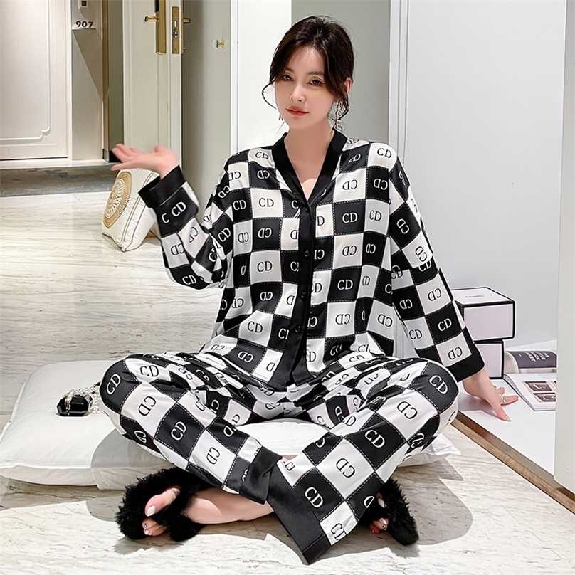 Women's Pajamas Set Letter Printed Plaid Sleepwear Silk Like V Neck Long Sleeve Pants Homewear Two Pieces Autumn 211106, Geometric
Women's Pajamas Set Letter Printed Plaid Sleepwear Silk Like V Neck Long Sleeve Pants Homewear Two Pieces Autumn 211106, Geometric