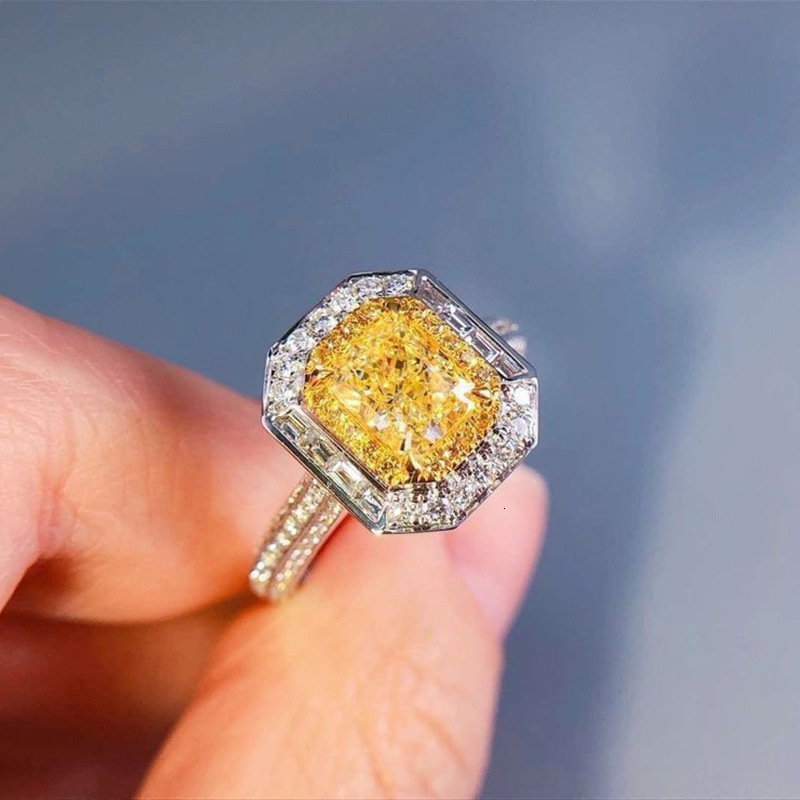 Mens and womens RING Luxury women's micro inlaid zircon two color diamond Princess square yellow street fashion jewelry
Mens and womens RING Luxury women's micro inlaid zircon two color diamond Princess square yellow street fashion jewelry