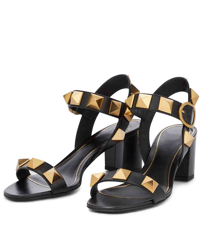 Shoes Luxury Women Designer Brand Sandals Summer Sophisticated Fashion Open Toes Leather Chunky Heel Roman Stud Sandal 60mm with Box
Shoes Luxury Women Designer Brand Sandals Summer Sophisticated Fashion Open Toes Leather Chunky Heel Roman Stud Sandal 60mm with Box