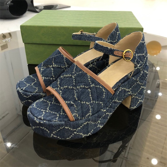 2021 Classic High heeled sandals Coarse heel leather woman shoes Metal buckle parties Luxurys Designer Belt Sexy Lady Wedges Footwear, Style 01
2021 Classic High heeled sandals Coarse heel leather woman shoes Metal buckle parties Luxurys Designer Belt Sexy Lady Wedges Footwear, Style 01