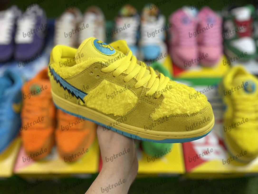 SB Low Grateful Dead Bears Green Yellow Three Bear Pack Designer Skateboard Shoes QS Blue Pink Trainers Fuzzy Sneakers
SB Low Grateful Dead Bears Green Yellow Three Bear Pack Designer Skateboard Shoes QS Blue Pink Trainers Fuzzy Sneakers