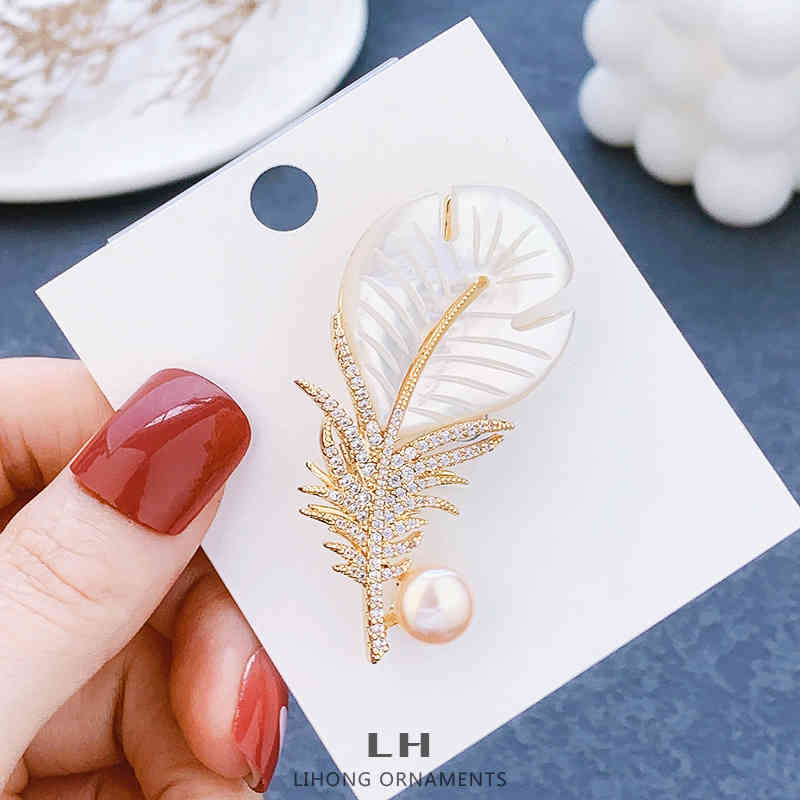 Japan and South Korea Shell Feather Brooch Scarf Buckle Versatile Temperament Court Style High-grade Suit Pin Coat Accessories