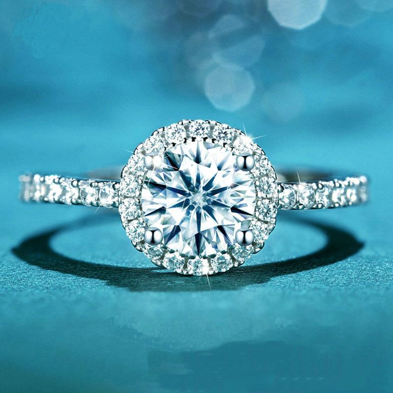 Cluster Rings Sterling Silver Jewelry Ring Women 925 1Ct D Color Matching Round Mozanstone Couple Wedding
Cluster Rings Sterling Silver Jewelry Ring Women 925 1Ct D Color Matching Round Mozanstone Couple Wedding