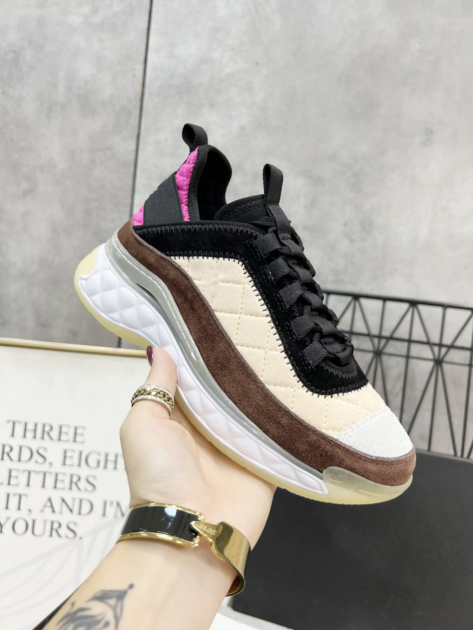 luxury designer sneakers men women casual shoes party velvet calfskin mixed fiber top quality with box size 35-45
luxury designer sneakers men women casual shoes party velvet calfskin mixed fiber top quality with box size 35-45
