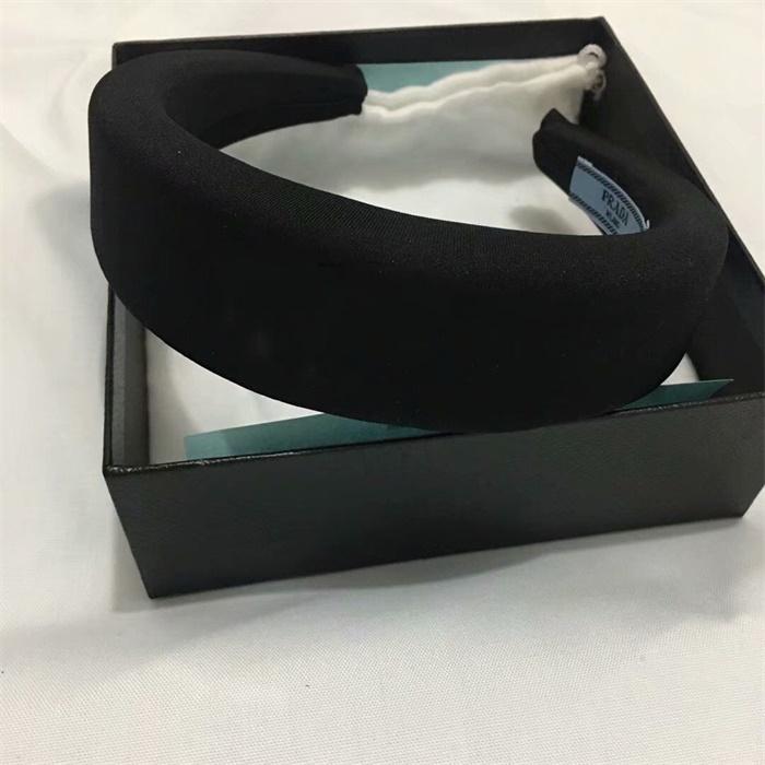 Women Luxurys Designers Headbands Hair bands For Girl Brand P Elastic Headband Sports Fitness Headband Head Wrap no box, Silver
Women Luxurys Designers Headbands Hair bands For Girl Brand P Elastic Headband Sports Fitness Headband Head Wrap no box, Silver