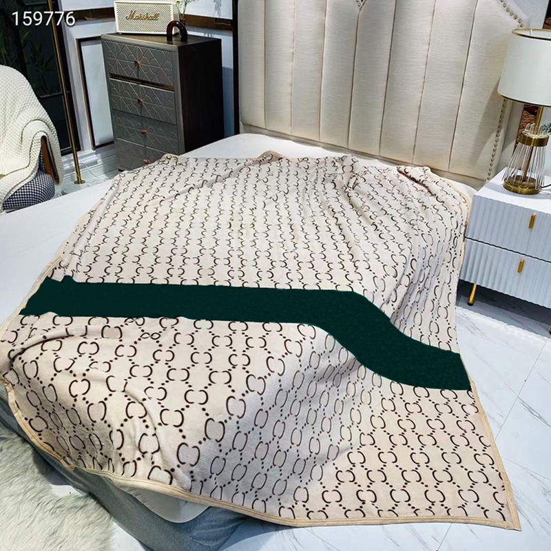 Full Letter Air Conditioning Blanket Personality Striped Designer Home Blankets INS Fashion Hotel Shawl without Box
Full Letter Air Conditioning Blanket Personality Striped Designer Home Blankets INS Fashion Hotel Shawl without Box