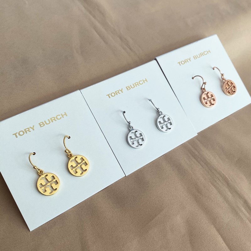 New jewelry Trendy fashion small earrings hollowed out plated with 18K Gold Earrings
New jewelry Trendy fashion small earrings hollowed out plated with 18K Gold Earrings