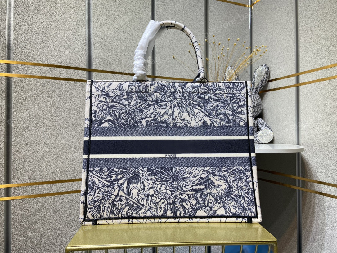 2021 Designer totes Shoulder Bags women's luxury classic letter printed shopping bag fashion high quality handbag Multicolor pattern, Other options
2021 Designer totes Shoulder Bags women's luxury classic letter printed shopping bag fashion high quality handbag Multicolor pattern, Other options
