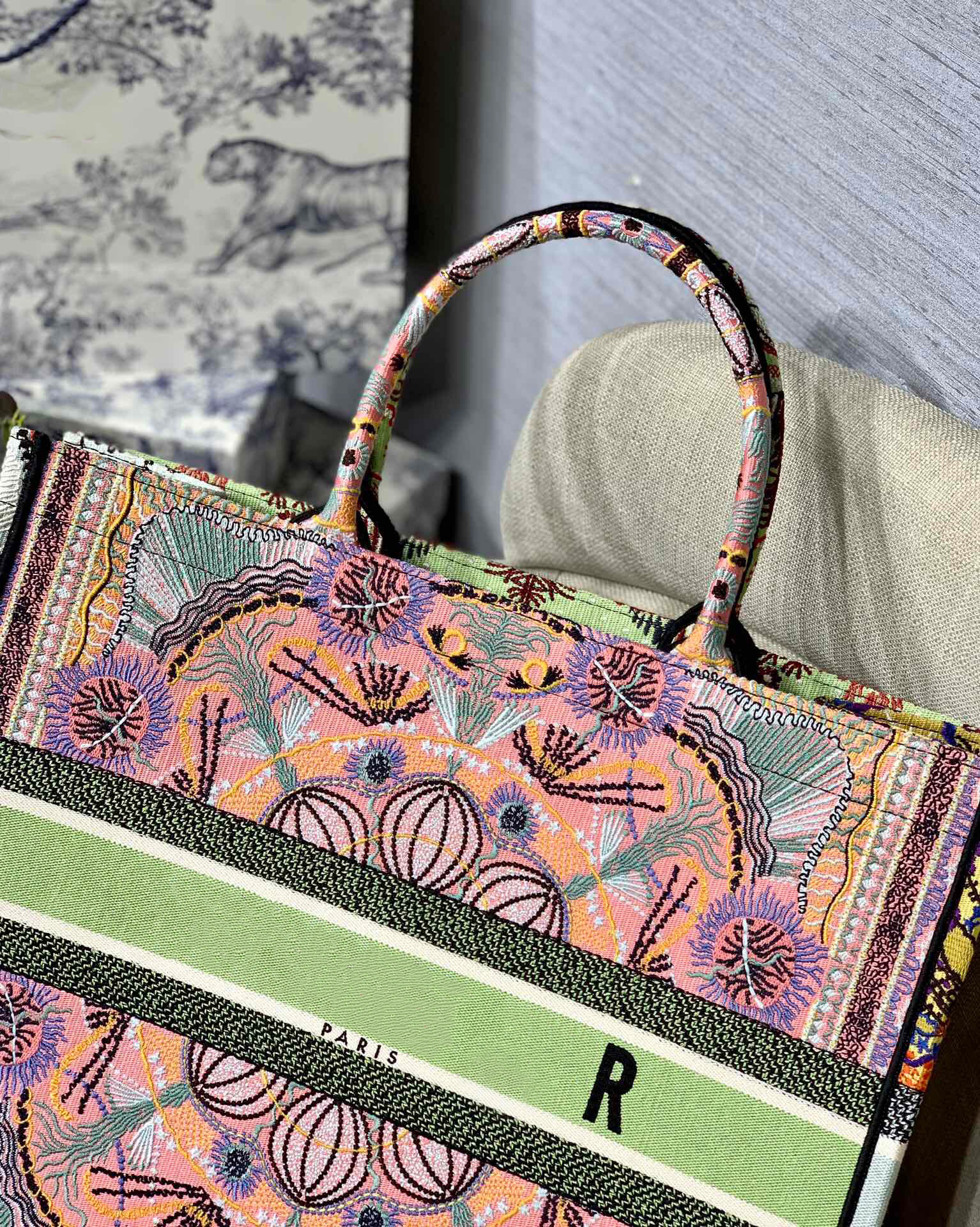 2021 classic women's bag 1:1 vintage handbag fashion business and leisure style 7a 886
2021 classic women's bag 1:1 vintage handbag fashion business and leisure style 7a 886