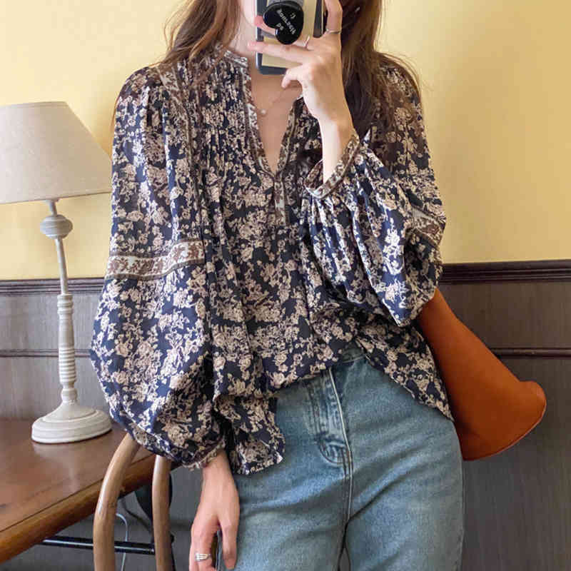 Vintage Women Blouse Lantren Sleeve V-neck Chic Lady Shirt Spring Autumn Boho Pattern Blusa Korean Fashion Tops 210519