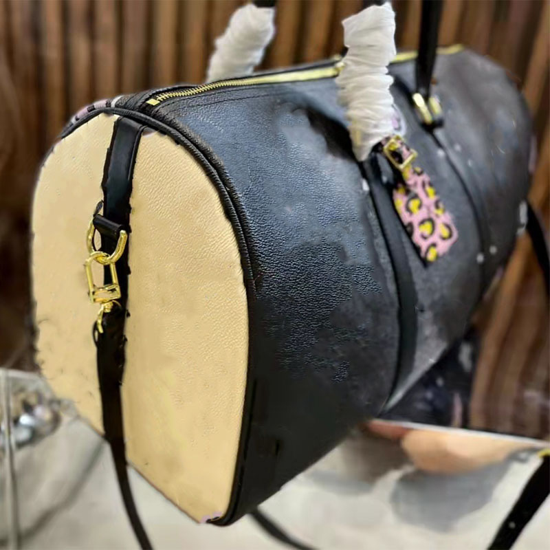 designer handbags Wild At Heart Luxurys Boston Bags Bold Leopard Print Cross-Body M45840 Caramel Embossed Leather Toes Padlock Bandouliere 45 Women bag new, Black
designer handbags Wild At Heart Luxurys Boston Bags Bold Leopard Print Cross-Body M45840 Caramel Embossed Leather Toes Padlock Bandouliere 45 Women bag new, Black