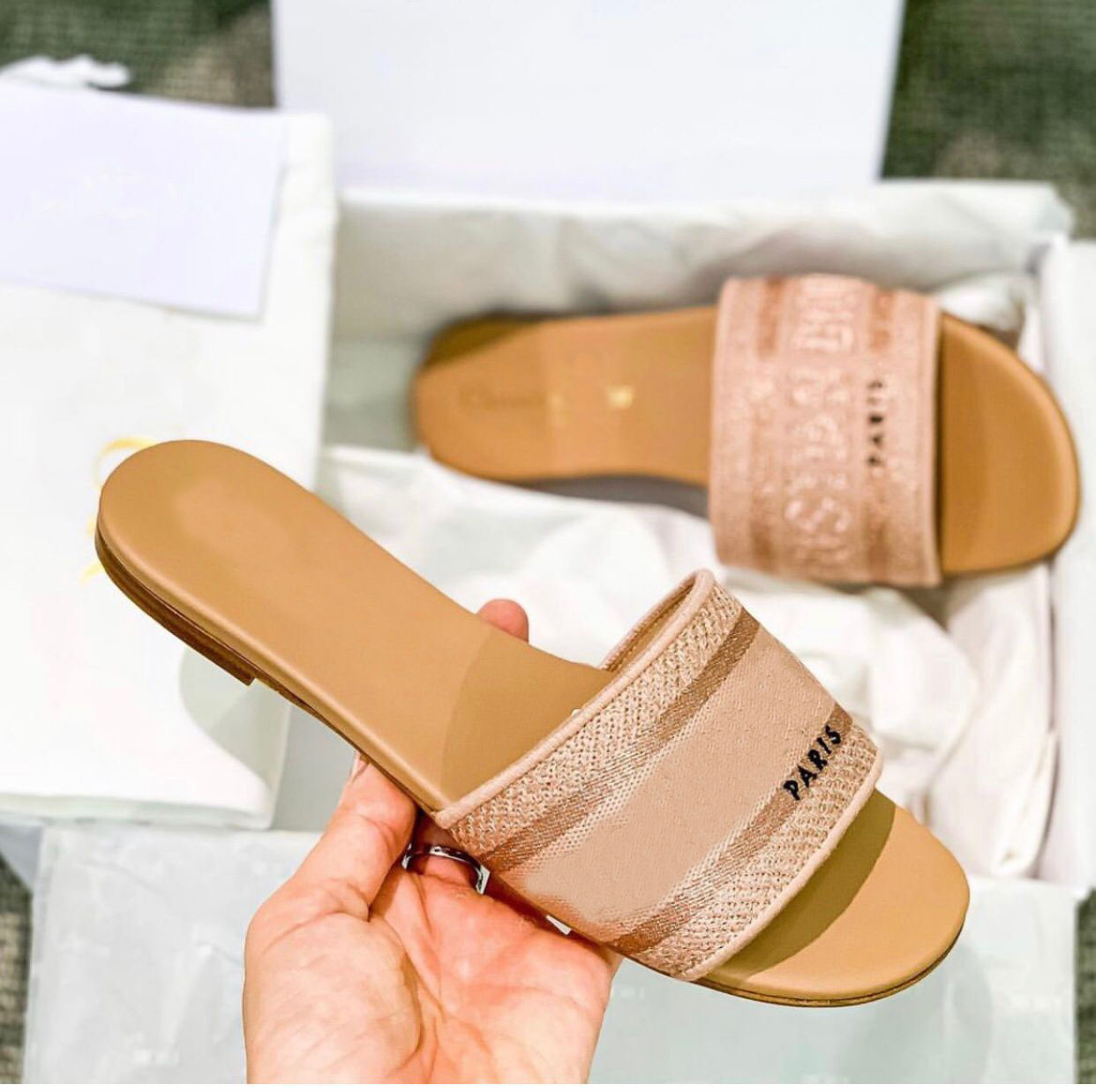 Luxurious Brands Dway Sandals Slides Embroidered Ladies Summer Mule Flats Cotton Slippers Multicolor Casual style Beach Flip Flops EU35-42
Luxurious Brands Dway Sandals Slides Embroidered Ladies Summer Mule Flats Cotton Slippers Multicolor Casual style Beach Flip Flops EU35-42