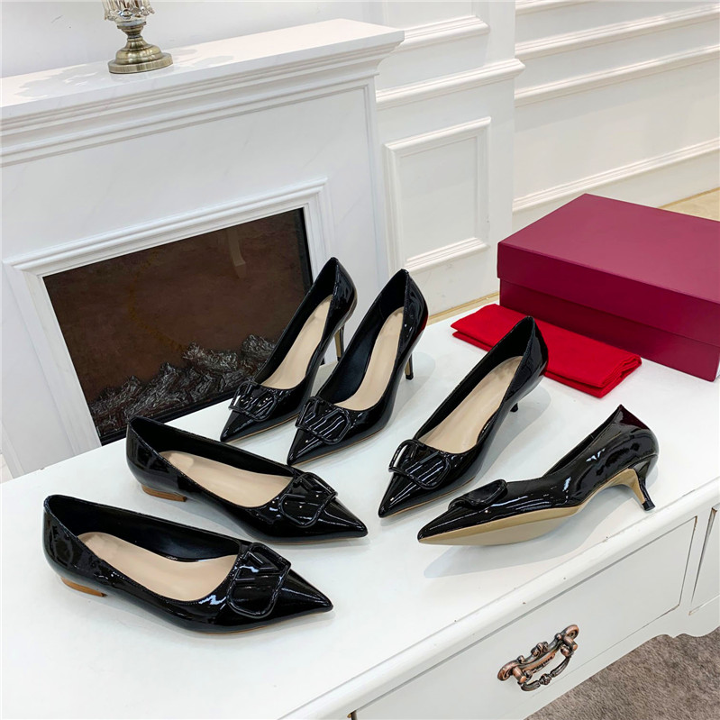 2021 Designers Women Sandals Patent Leather Heels Rubber Sole Printed Slide Sandal Valentine Wedding Shoe Heel Height Flat 4cm 7cm
2021 Designers Women Sandals Patent Leather Heels Rubber Sole Printed Slide Sandal Valentine Wedding Shoe Heel Height Flat 4cm 7cm