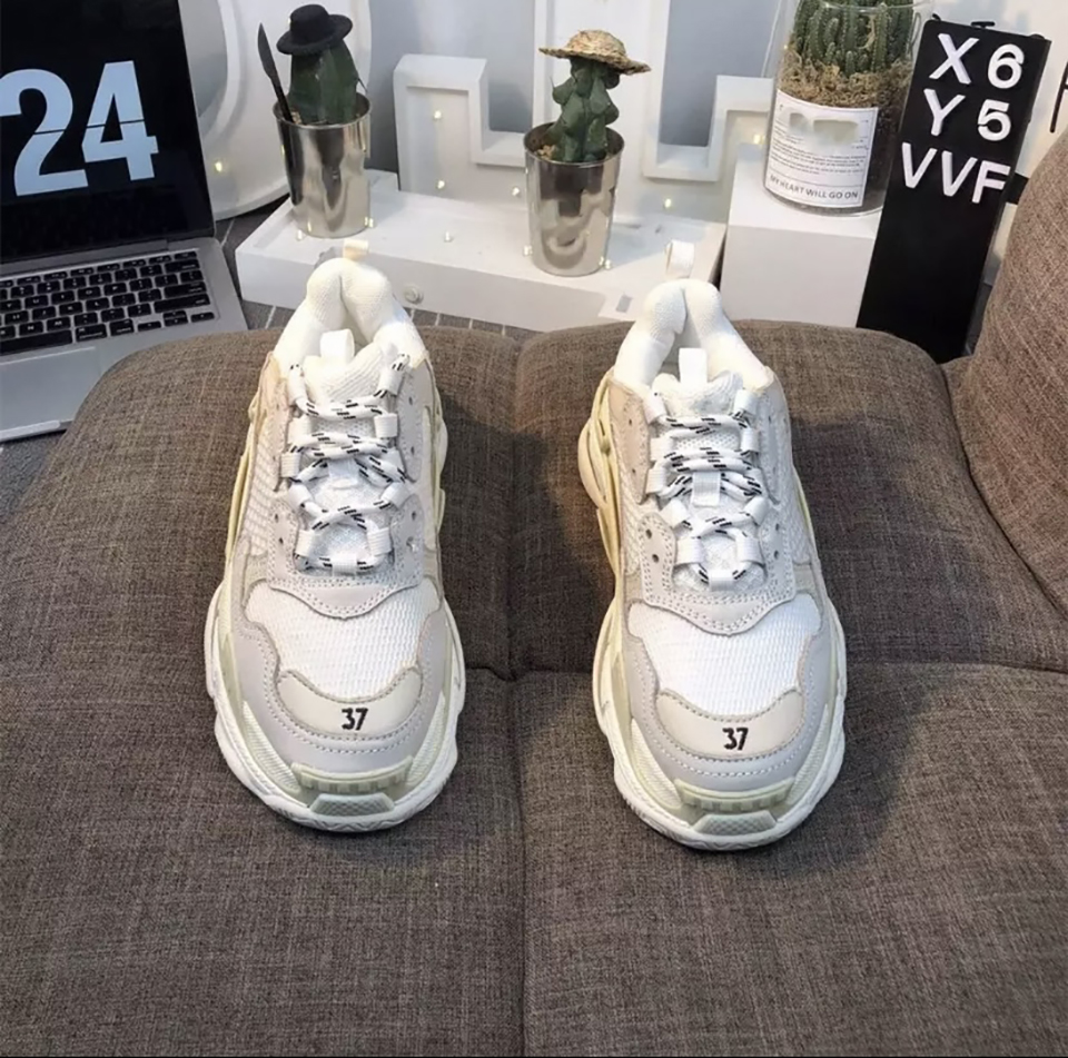 Designer casual shoes mesh stitching ladies thick-soled sneakers trend Torre shoes series comfortable running, wear-resistant and antiskid, Box
Designer casual shoes mesh stitching ladies thick-soled sneakers trend Torre shoes series comfortable running, wear-resistant and antiskid, Box