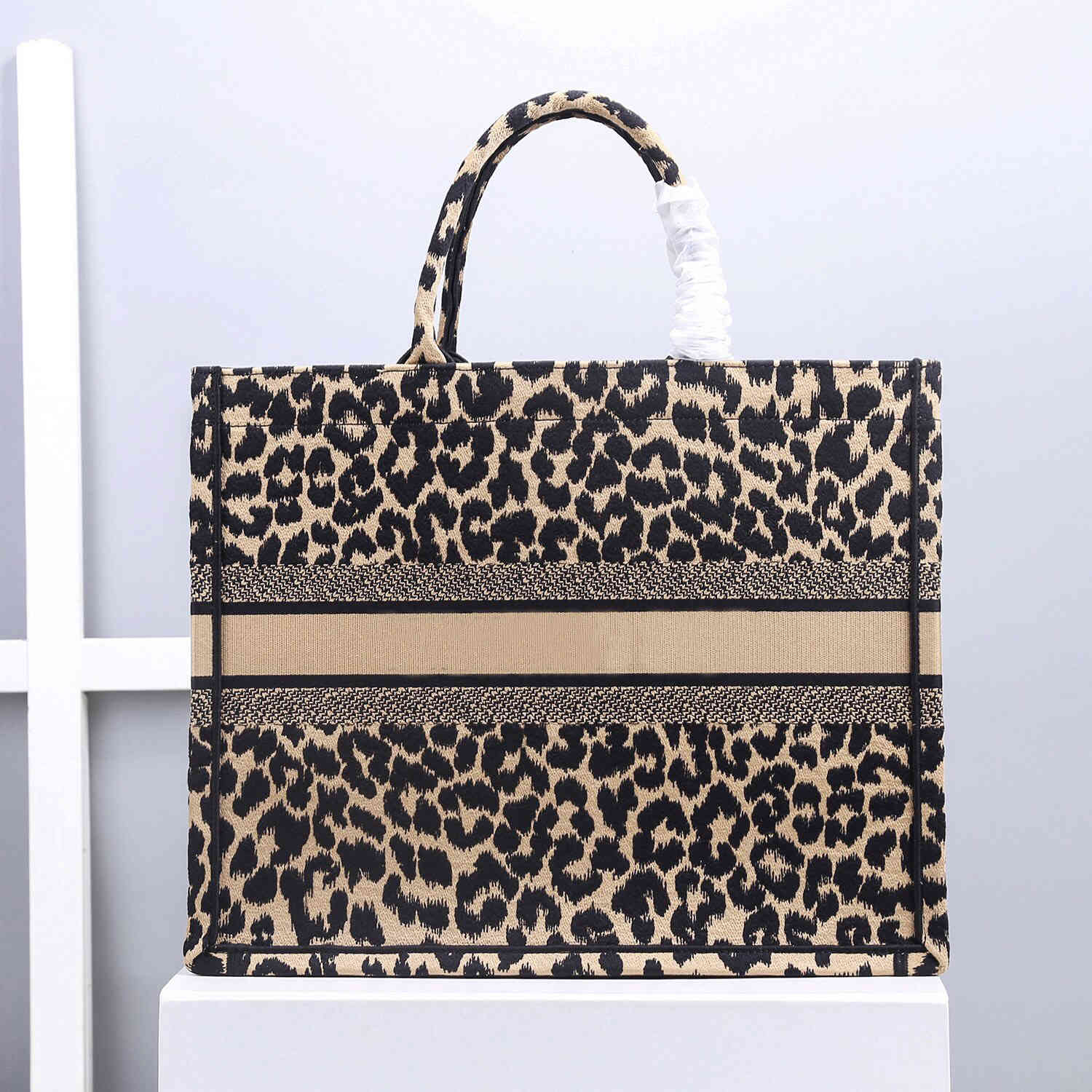 Canvas bag large-capacity female 2021 new Korean fashion shopping tote net celebrity one-shoulderdesigner, Red
Canvas bag large-capacity female 2021 new Korean fashion shopping tote net celebrity one-shoulderdesigner, Red