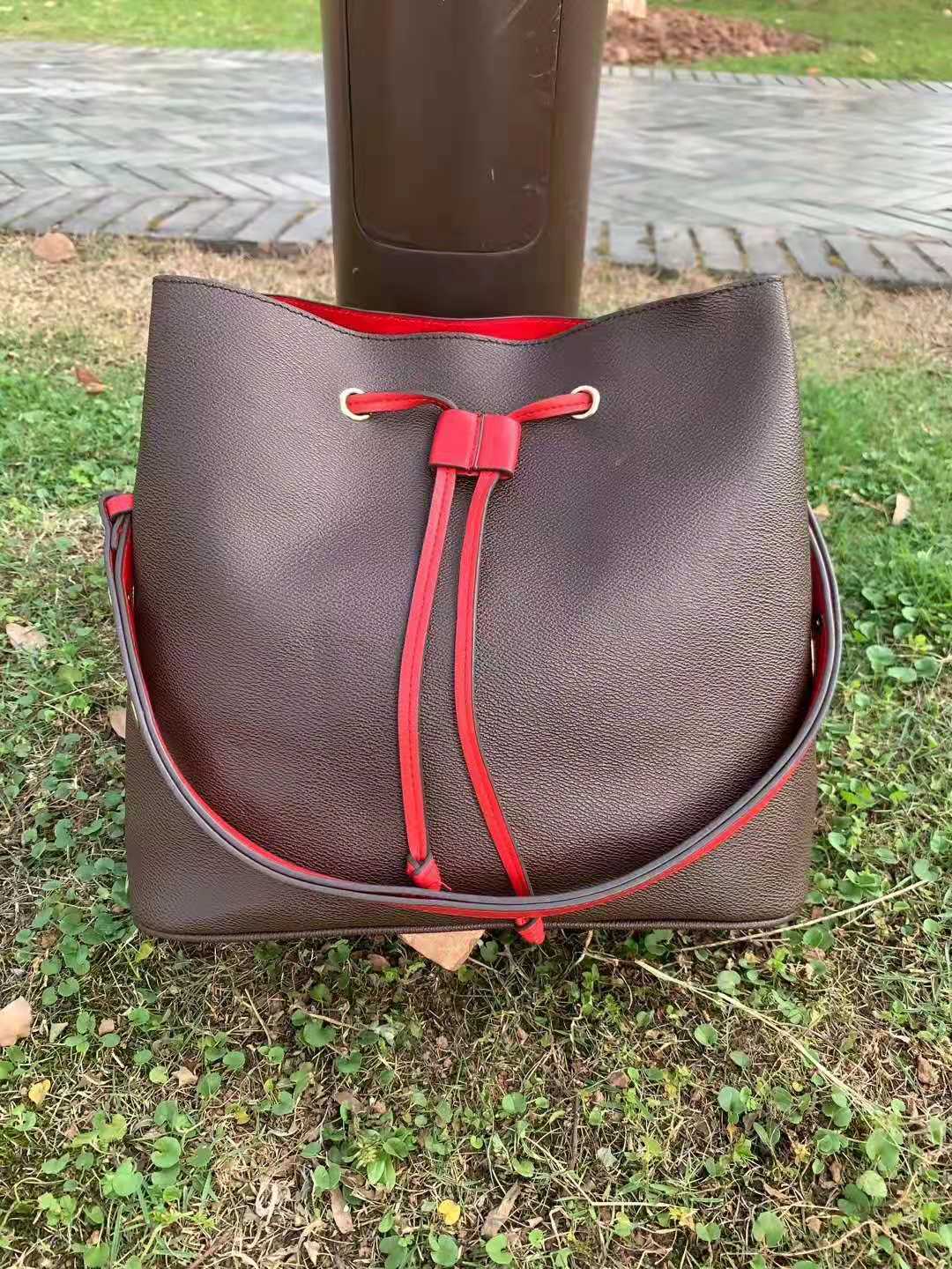 New High Quality Designer Women Pu Leather Fashion Bag Cross Body Pure Color Handbag Shoulder Messenger Bags Free delivery
New High Quality Designer Women Pu Leather Fashion Bag Cross Body Pure Color Handbag Shoulder Messenger Bags Free delivery