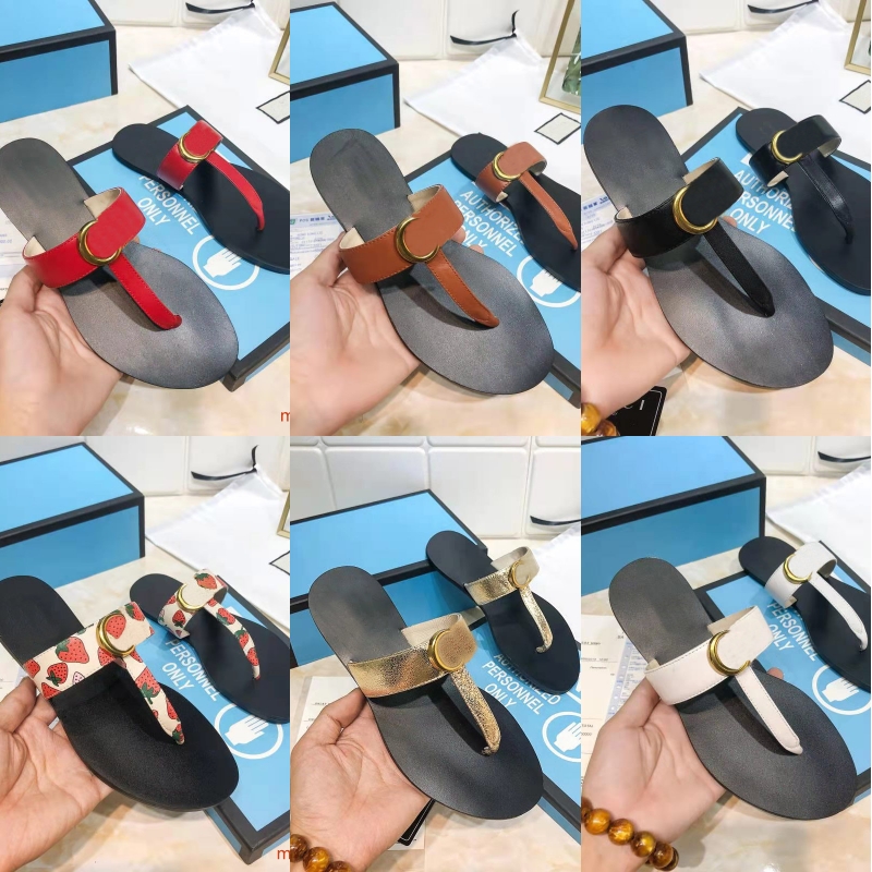 2021 Designer woman man Slippers Slides Gear bottoms Flips Flops women men luxury sandals fashion causal Genuine Leather metal button Brand, Black
2021 Designer woman man Slippers Slides Gear bottoms Flips Flops women men luxury sandals fashion causal Genuine Leather metal button Brand, Black