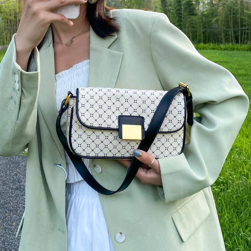 Evening Bags Beige Women's Small Flap Shoulder Bag 2021 Trend Luxury Soft Leather Totes Female Summer Handbags Sac
Evening Bags Beige Women's Small Flap Shoulder Bag 2021 Trend Luxury Soft Leather Totes Female Summer Handbags Sac
