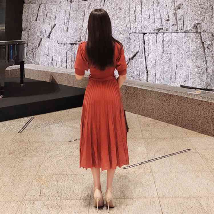 Temperament Woman Elegant Button Knitted Sweater Pleated Dress Korean Summer Puff Sleeve Knitt Midi Dress Vestidos 210518