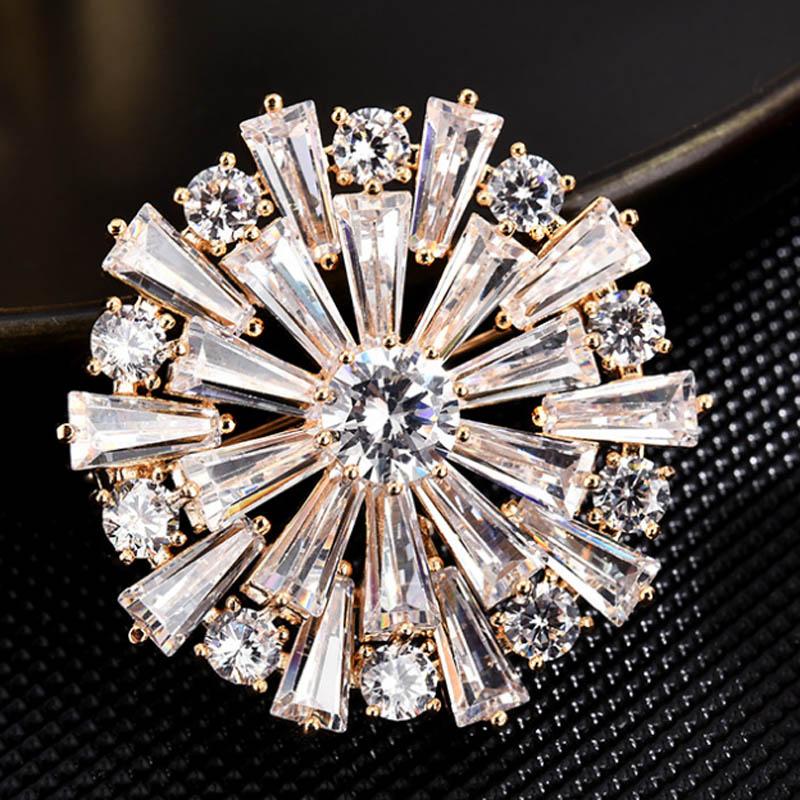 Pinches, Broches Zlxgirl Christmas Christmas Copper Gold Cubic Zirconia Pendentif et Écharpe Corsage Corsage Beaux Vêtements pour hommes Bijoux