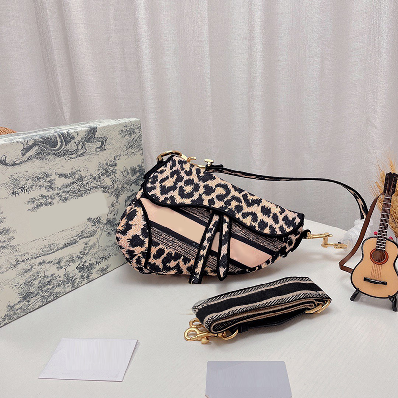 Leopard Designer Shopping Bag Crossbody bags logo classic messenger quality women shoulder boutique
Leopard Designer Shopping Bag Crossbody bags logo classic messenger quality women shoulder boutique